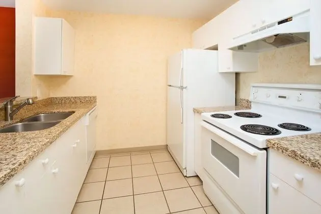 Standard Oda, 2 Büyük (Queen) Boy Yatak, Göl Manzaralı (South Lakeview)