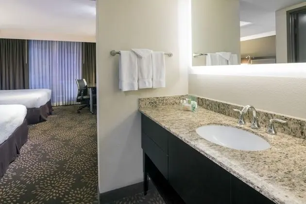 Süit, 2 Yatak Odası (2 King Beds, Living Area)