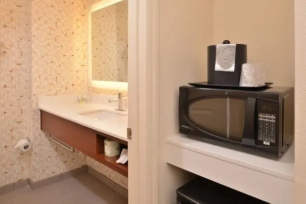 Standard Oda, 1 En Büyük (King) Boy Yatak, Engellilere Uygun (Mobility, Accessible Tub)