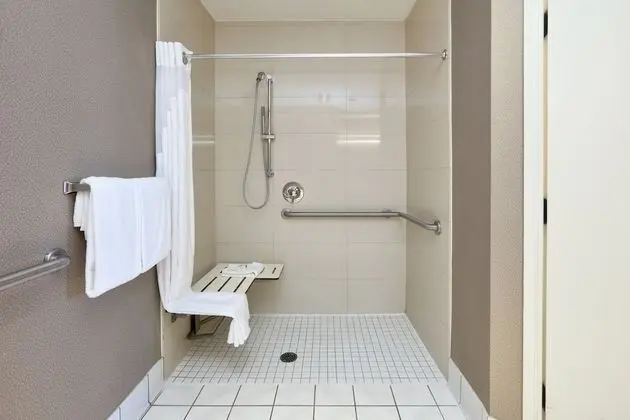 Premium Oda, 1 En Büyük (King) Boy Yatak, Engellilere Uygun (Mobil, Roll Shower)