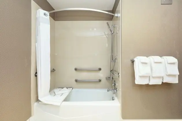 Premium Oda, 1 En Büyük (King) Boy Yatak, Engellilere Uygun (Mobil, Roll Shower)