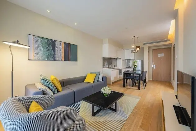 Süit, 1 Yatak Odası, Balkon (Living and Dining Area)