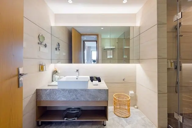 Süit, 1 Yatak Odası, Balkon (Living and Dining Area)