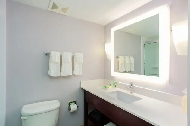 Standard Oda, 1 En Büyük (King) Boy Yatak, Engellilere Uygun (Comm & Mobil, Accessible Tub)
