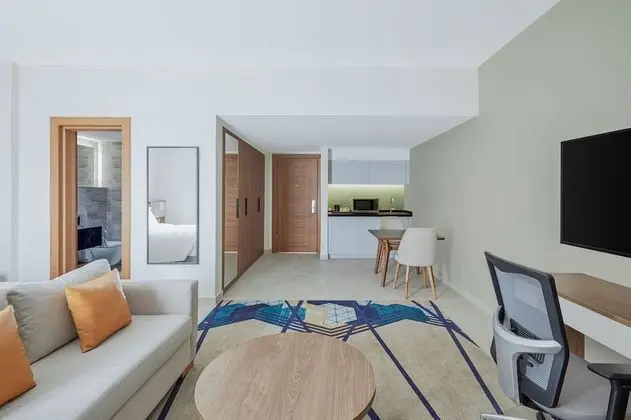 Süit, 1 En Büyük (King) Boy Yatak (Living Dining Area)