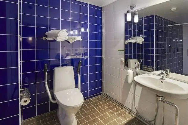 Standard Oda, 1 Büyük (Queen) Boy Yatak, Engellilere Uygun
