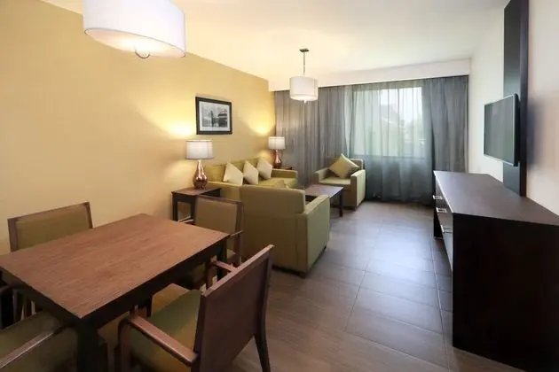 Süit, 1 En Büyük (King) Boy Yatak (Living)