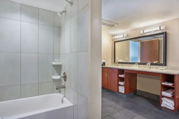 Standard Oda, 1 En Büyük (King) Boy Yatak, Engellilere Uygun (Accessible Tub)