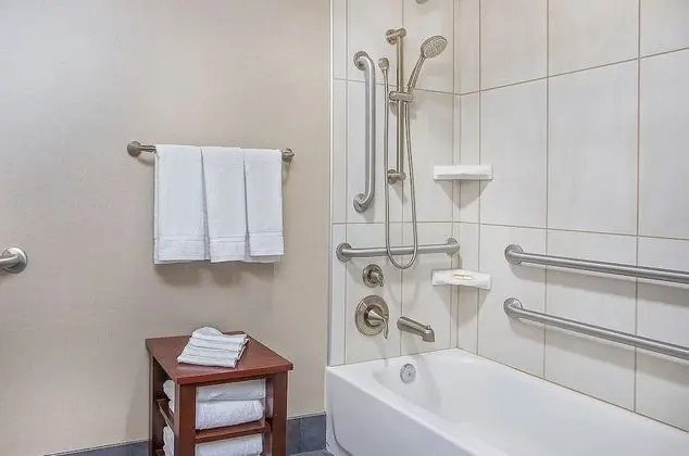 Standard Oda, 1 En Büyük (King) Boy Yatak, Engellilere Uygun (Accessible Tub)