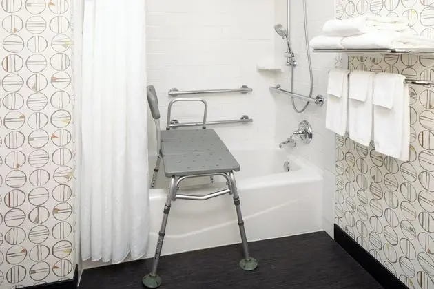 Standard Oda, 2 Çift Kişilik Yatak, Engellilere Uygun (Accessible Tub)