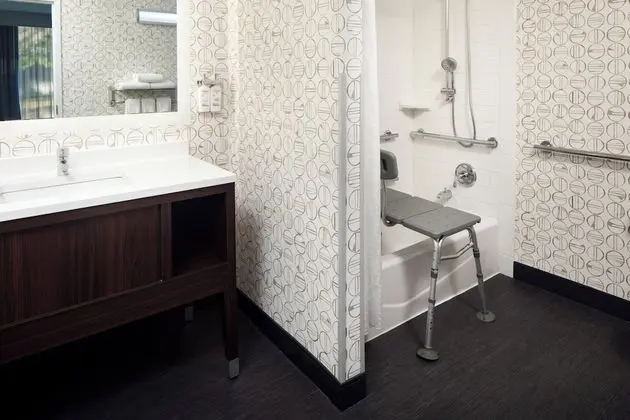 Süit, 1 En Büyük (King) Boy Yatak, Engellilere Uygun (Mobility, Accessible Tub)