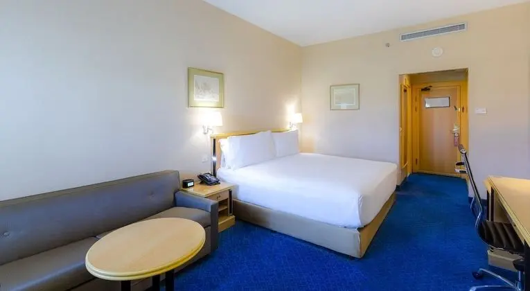 Standard Oda, 1 Tek Kişilik Yatak, Havuz Manzaralı