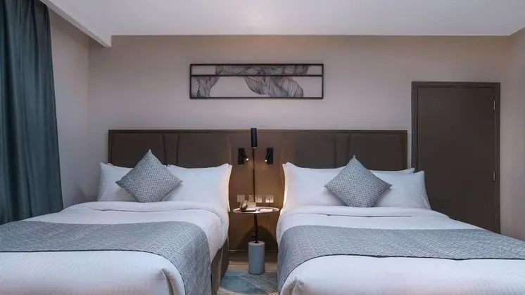 PREMIER QUEEN BED CITY VIEW WITH BALCONY