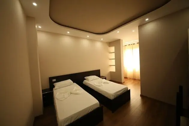 Üç Kişilik Oda