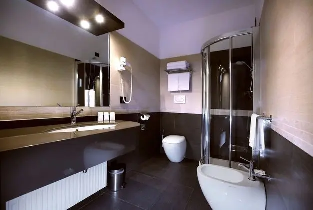 Büyük Yataklı Tek Kişilik Oda