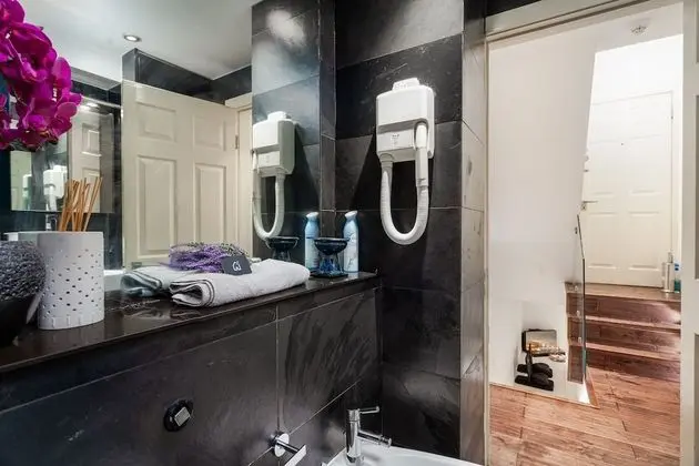 Superior Stüdyo, Banyolu/Duşlu (Iffley Flat 1)