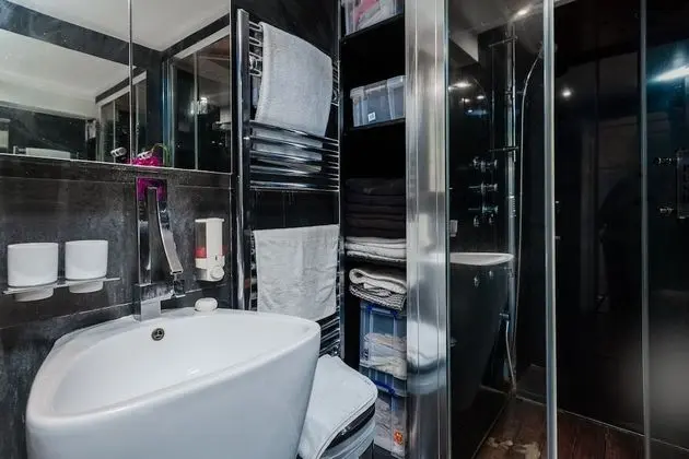 Superior Stüdyo, Banyolu/Duşlu (Iffley Flat 1)