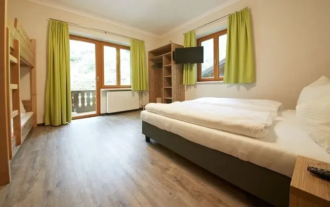 Ev, 5 Yatak Odası (Holiday Lodge)