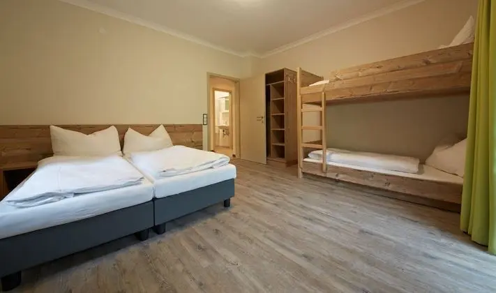 Ev, 5 Yatak Odası (Holiday Lodge)