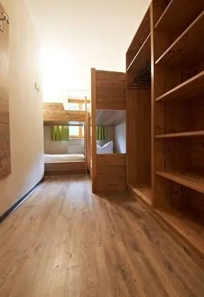 Ev, 5 Yatak Odası (Holiday Lodge)