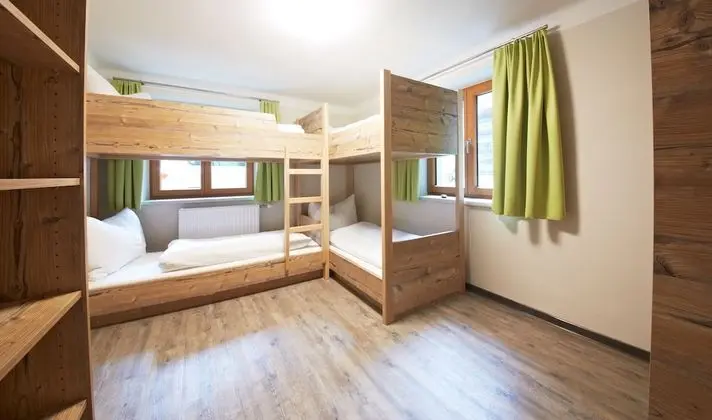 Ev, 5 Yatak Odası (Holiday Lodge)