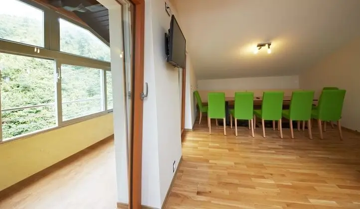 Ev, 5 Yatak Odası (Holiday Lodge)