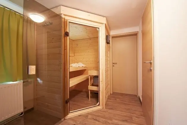 Ev, 5 Yatak Odası (Holiday Lodge)