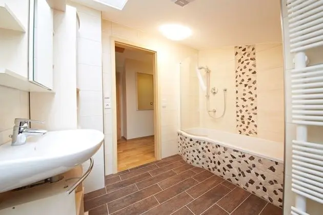 Ev, 5 Yatak Odası (Holiday Lodge)