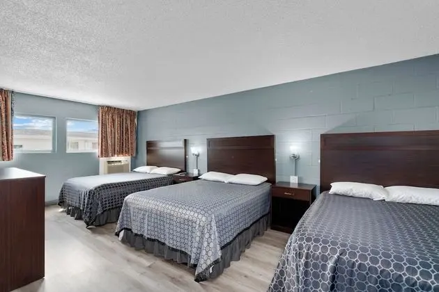 Üç Kişilik Oda (3 Queen Beds)