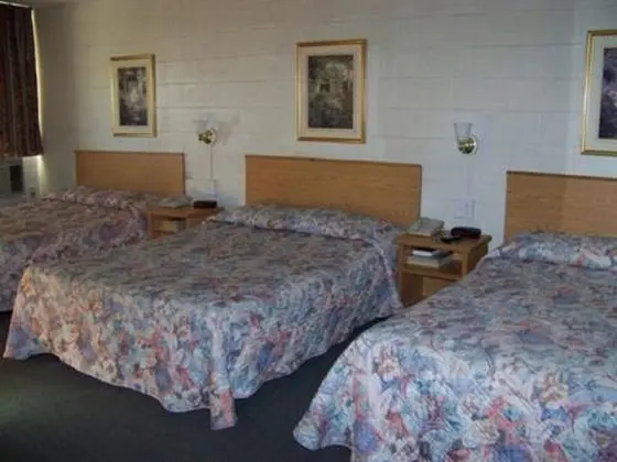 Üç Kişilik Oda (3 Queen Beds)