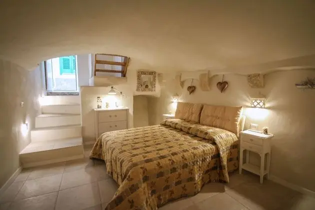 Romantic Dubleks (Vico Amalfitana 47)