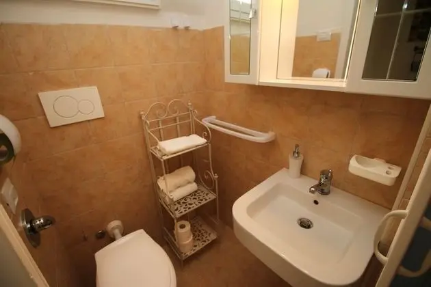 Standard Apart Daire (Vico Amalfitana 47)