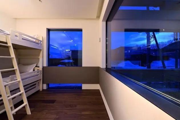 Ev (Ori, 12 Beds + 3 Japanese Futons)