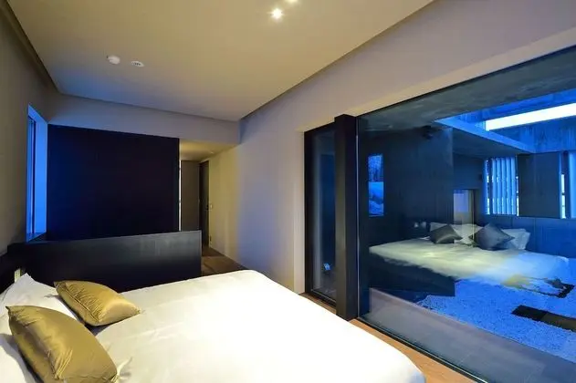 Ev (Ori, 12 Beds + 3 Japanese Futons)
