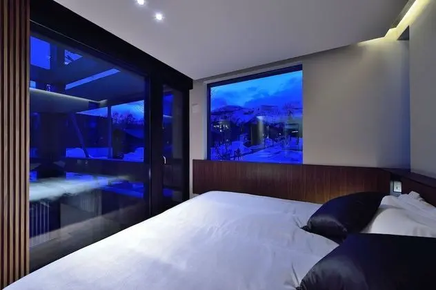 Ev (Ori, 12 Beds + 3 Japanese Futons)