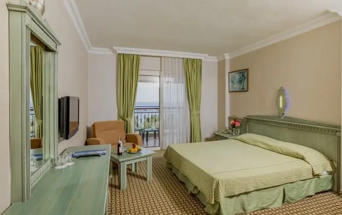 Standart Oda, Yandan Deniz Manzaralı, Balkonlu