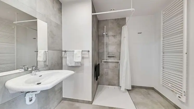 Essential Suite - 2p | Double bed - Disabled-friendly