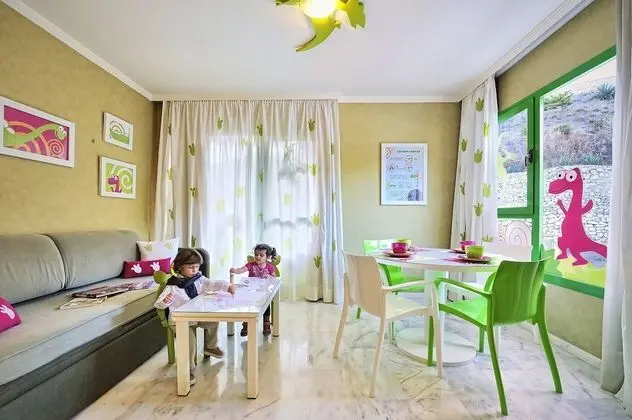 Junior Süit (Dino Room)