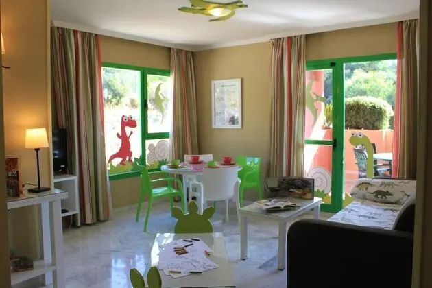 Junior Süit (Dino Room)