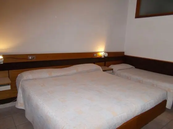 Üç Kişilik Oda
