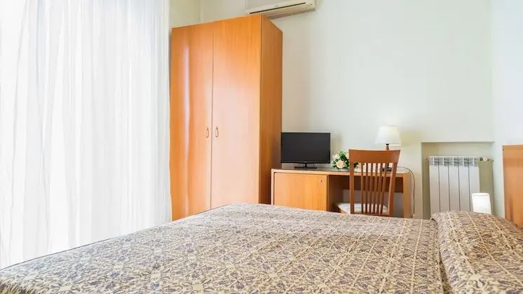 Standard Tek Büyük veya İki Ayrı Yataklı Oda, Kısmi Deniz Manzaralı