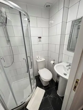 Üç Kişilik Oda