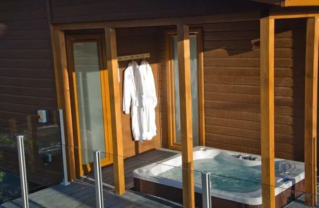 Superior Apart Daire, Banyolu/Duşlu (With Hot Tub)