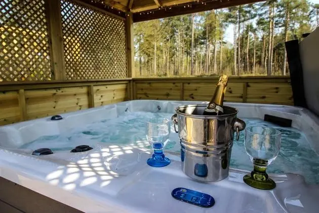 Luxury Apart Daire, Banyolu/Duşlu (With Hot Tub)