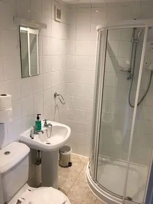 Tek Büyük Yataklı Oda, Banyolu/Duşlu