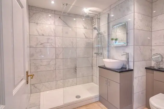 Deluxe Kır Evi, Banyolu/Duşlu