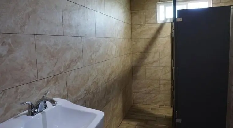 Economy Oda, 1 Büyük (Queen) Boy Yatak, Ortak Banyo