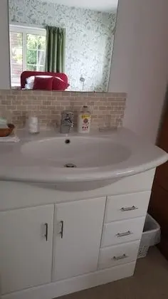 İki Ayrı Yataklı Oda, Ortak Banyo