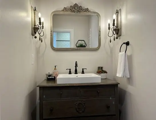 The Farmhouse Room