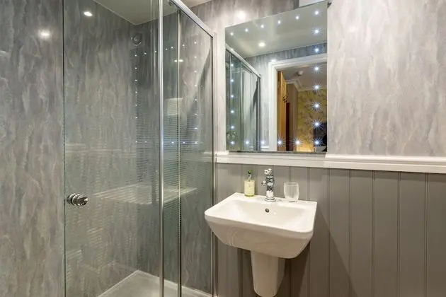 Deluxe Tek Büyük Yataklı Oda (Room 2)
